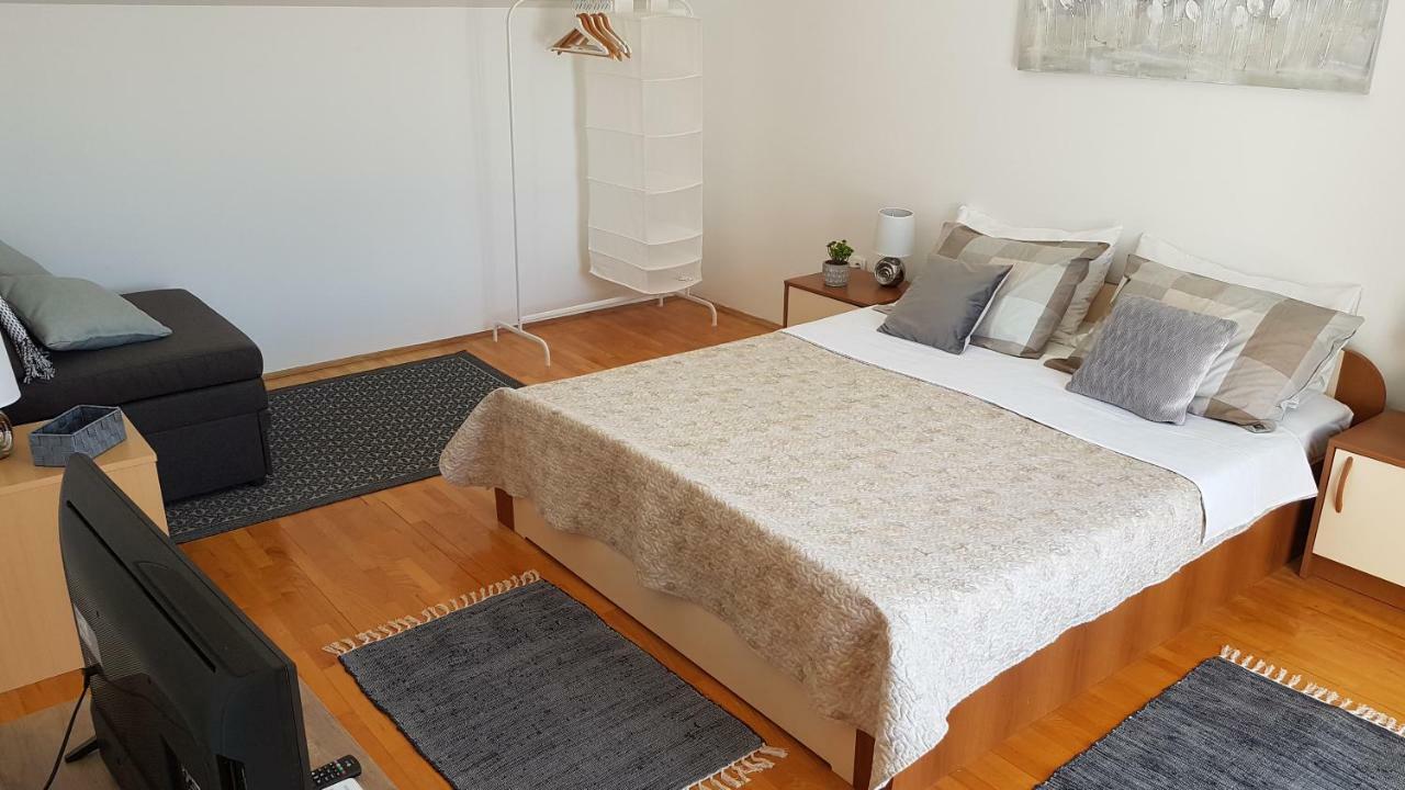 Apartments Luna Sveti Filip i Jakov Eksteriør billede