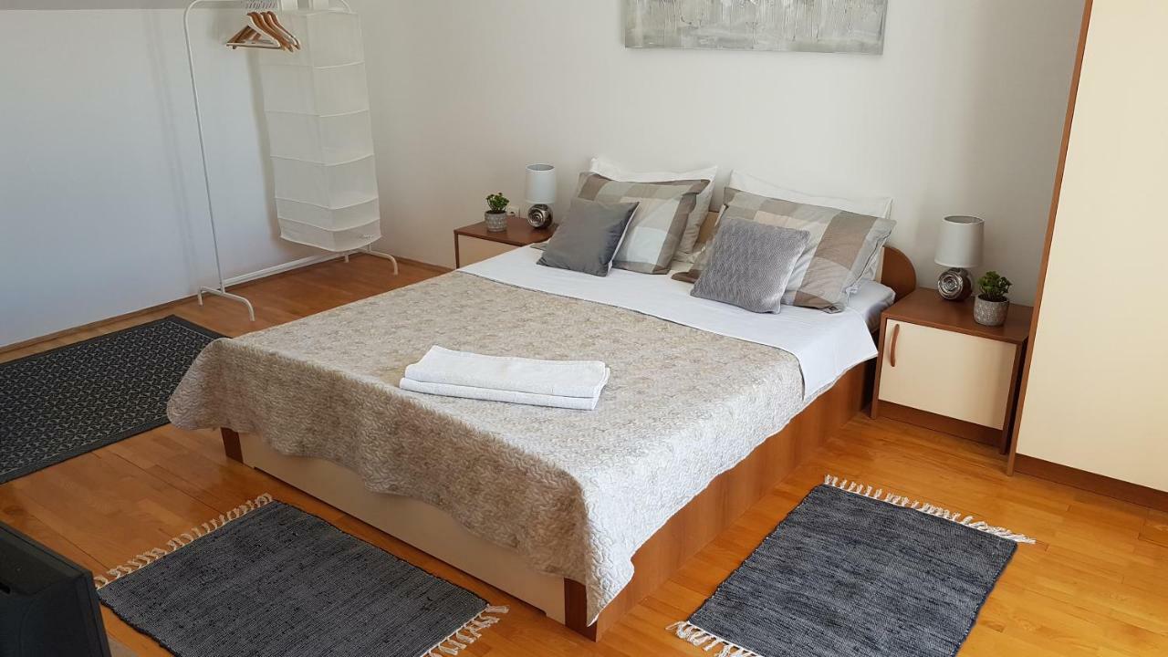 Apartments Luna Sveti Filip i Jakov Eksteriør billede