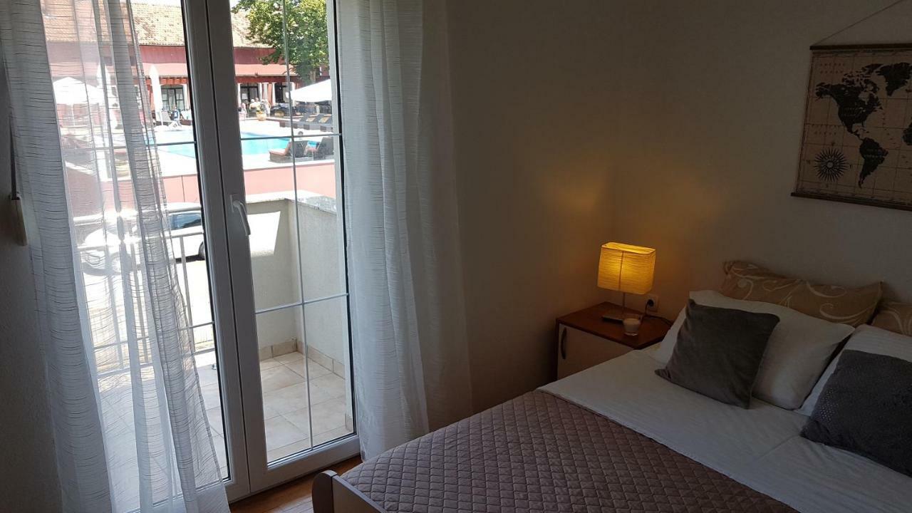 Apartments Luna Sveti Filip i Jakov Eksteriør billede