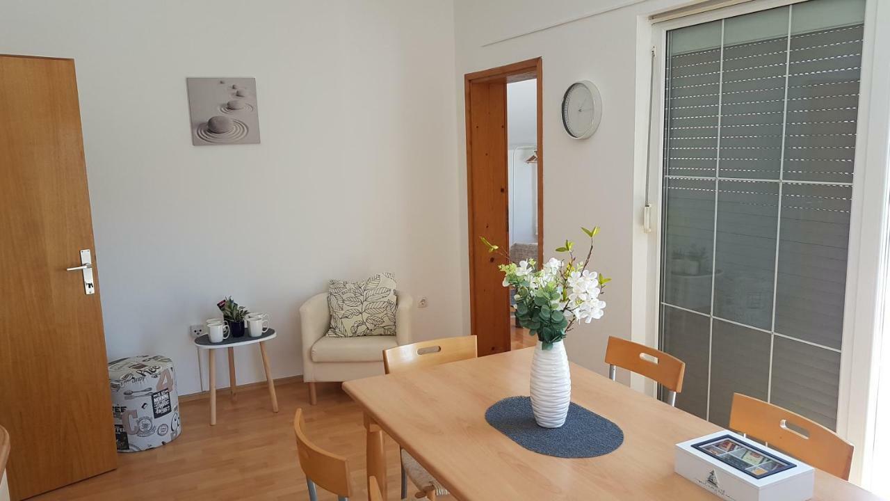 Apartments Luna Sveti Filip i Jakov Eksteriør billede