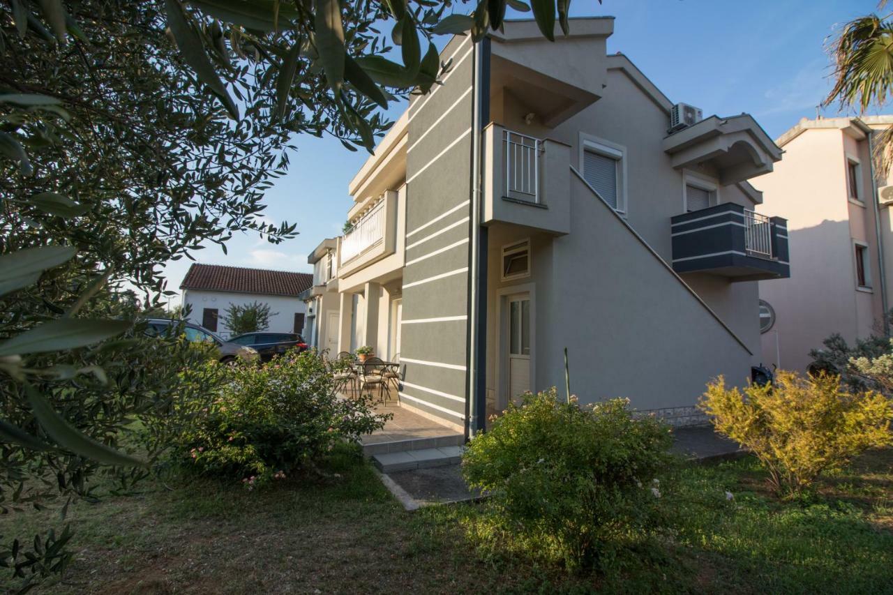 Apartments Luna Sveti Filip i Jakov Eksteriør billede