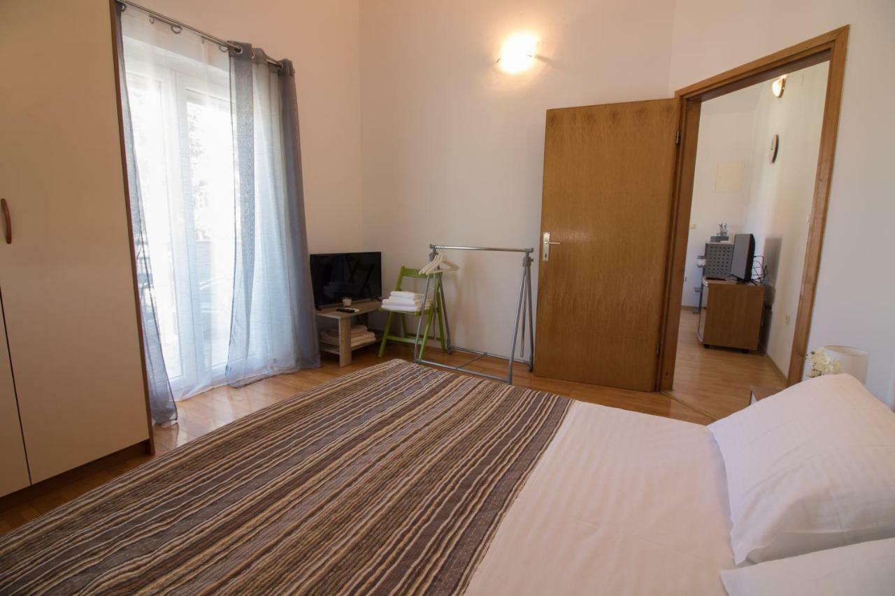 Apartments Luna Sveti Filip i Jakov Eksteriør billede
